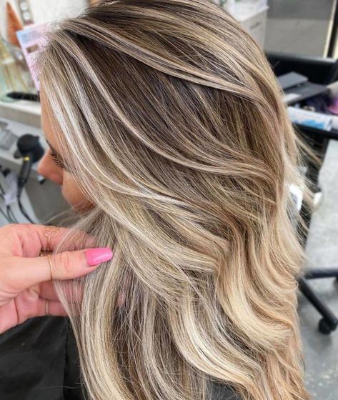 Blond Teasy Lights, Low Maintenance Highlights Blondes, 2023 Hair Highlights, Low Maintenance Lowlights, Teasy Lights Brunette To Blonde, Easy Maintenance Blonde Hair, Low Maintence Blonde, Teasy Balayage, Lower Maintenance Blonde