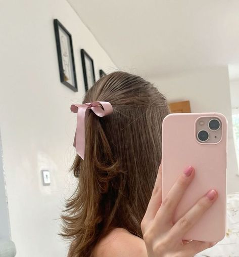 Bow Girl Aesthetic, Short Coquette Hair, 2024 Hair Trends For Women, 2024 Hair Trends, Bows Coquette, Girly Hair, Fall Blonde Hair, Coquette Bows, Nfl Player