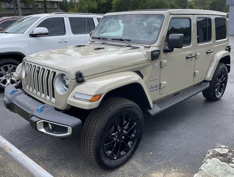 Tan Jeep Wrangler Sahara, Tan Jeep Wrangler, Manifestations Board, Jeep Wrangler Interior, Canada Life, Jeep Sahara, Dream Cars Range Rovers, Jeep Things, Jeep Baby