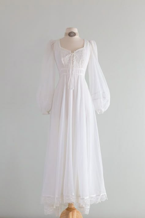 Vintage Bridal – Xtabay Vintage Antique Wedding Gown, Long Flowing Skirts, Vintage Clothing Boutique, Vintage Wedding Dresses, Vintage Clothing Stores, Prom Dress Inspiration, Gunne Sax, Flowing Skirt, Vintage Bridal