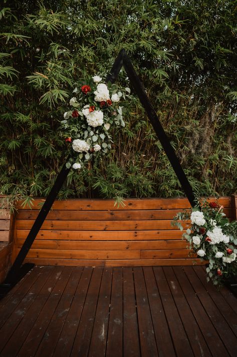 Metal Triangle Wedding Arch, Black Arbor Wedding, Black Triangle Wedding Arch, Gothic Wedding Archway, Black Wedding Arbor, Modern Wedding Arbor, Coffin Archway Wedding, Black Wedding Arch Ideas, Triangle Arbor Wedding