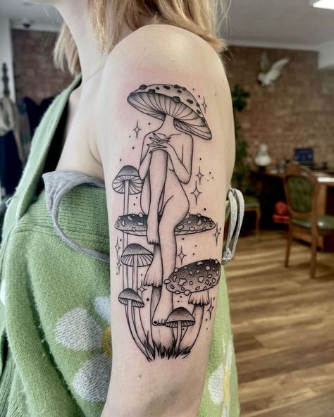 Mushroom Flash, Mushroom Tattoo Ideas, Tattoo Collage, Thigh Sleeve, Mushroom Tattoo, Tattoo Board, Mushroom Tattoos, Geniale Tattoos, Tattoo Style Drawings