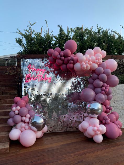 Grad Party Theme, 18th Birthday Party Themes, 18th Birthday Decorations, Disco Birthday Party, Pink Party Decorations, Graduation Party Themes, Bday Party Theme, Pink Birthday Party, Birthday Party Theme Decorations