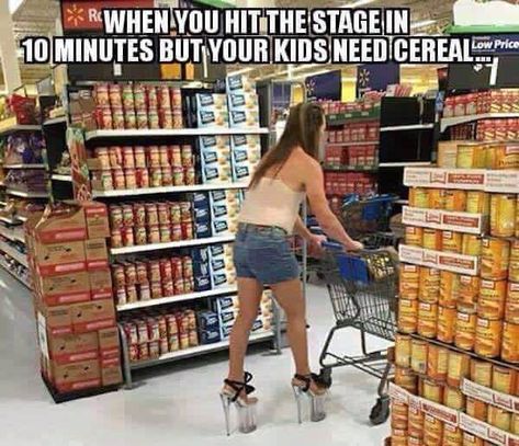 23 Funniest Walmart Memes You'll Ever See | SayingImages.com Walmart Funny, Short People, E Card, Laughing So Hard, Funny People, Bones Funny, Funny Photos, I Laughed, Funny Jokes