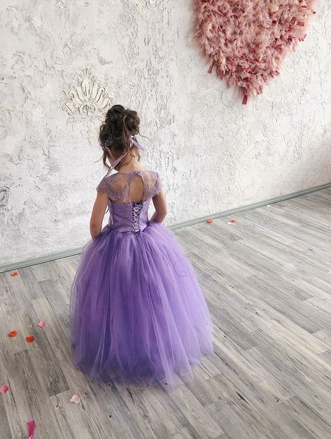 Lavender Flower Girl, Vestido Color Lila, Lavender Flower Girl Dress, Lilac Flower Girl Dresses, Purple Tutu Dress, Amber Wedding, Purple Flower Girls, Tulle Corset, Flower Girl Dresses Champagne