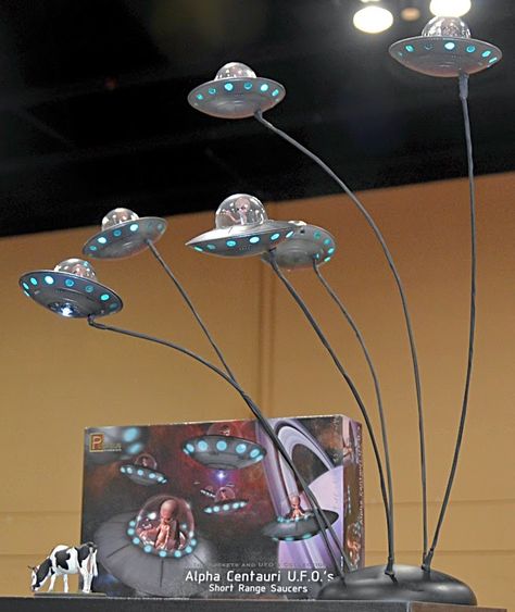 Alpha Centauri, Gray Gardens, History Subject, Flying Horse, Flying Saucers, Model Magic, Miniature Photography, Alien Spaceship, Glass Display Case