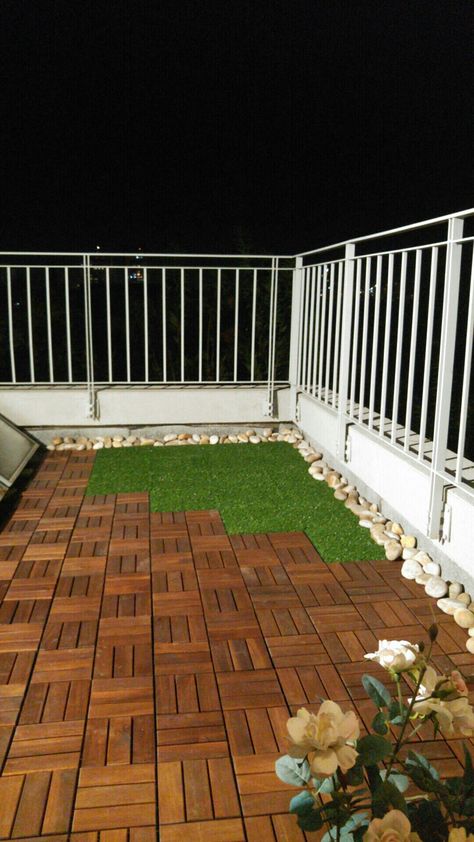 Ikea runnen grass and wood flooring Ikea Balcony Floor, Runnen Ikea Balkon, Ikea Runnen Ideas, Runnen Ikea Ideas, Ikea Outdoor Flooring, Ikea Runnen, Outdoor Wood Flooring, Backyard Diys, Balcony Tiles