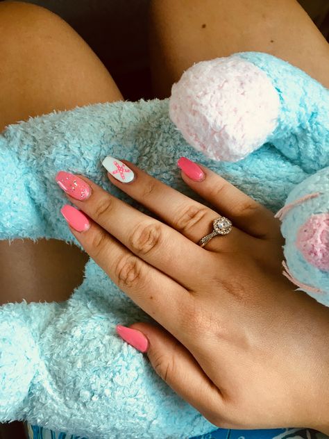 Seashell Nails, Beach Nail, Gel Toe Nails, Beauty Hacks Nails, Super Cute Nails, Gel Acrylic Nails, Simple Gel Nails, Summery Nails, Cute Gel Nails