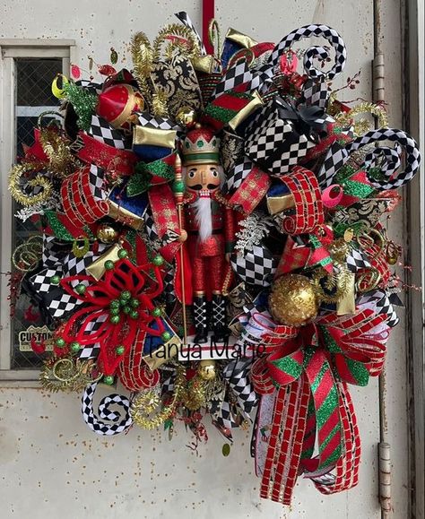 Nutcracker Wreaths Diy, Nutcracker Christmas Wreath, Nutcracker Wreaths, Nutcracker Ideas, Nutcracker Tree, Elephant Rings, Nutcracker Wreath, Nutcracker Christmas Tree, Nutcracker Christmas Decorations