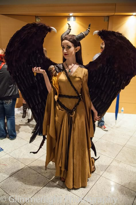 Malefica Maleficent Cosplay, Maleficent Costume, Epic Cosplay, Disney Cosplay, Cosplay Tips, Amazing Cosplay, Cool Halloween Costumes, Maleficent, Best Cosplay