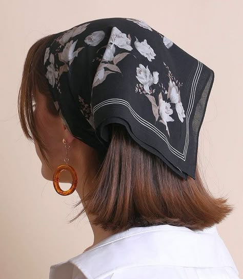 Scarf Hairstyles Curly, 70s Short Hairstyles, 70s Scarf, Bandana Hairstyles For Long Hair, Bandana Fashion, Vintage Style 70s, Vintage Bandana, Hair Scarf Styles, Hairstyles Short Hair