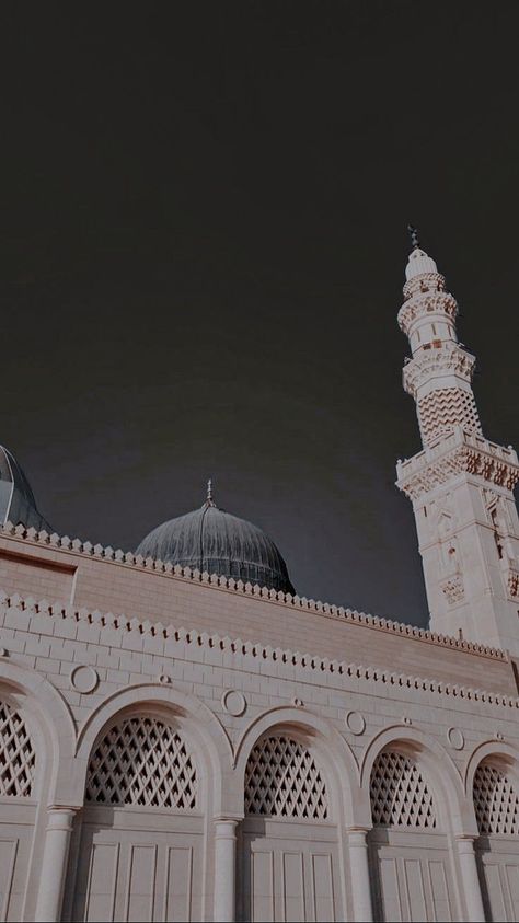 Islamic Aesthetic Pictures, Quba Mosque, Masjid An Nabawi, Islam Aesthetic, Al Masjid An Nabawi, Muslim Prayer Rug, Iphone Wallpaper Lights, Best Nature Images, Mosque Art