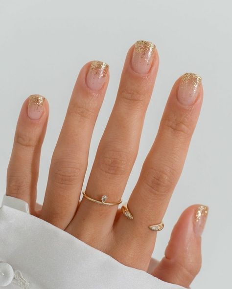 Simple Elegant Nails, Taylor Swift Nails, Star Nail Designs, Hoco Nails, Golden Nails, Gold Nail Designs, Graduation Nails, Short Gel Nails, Summery Nails