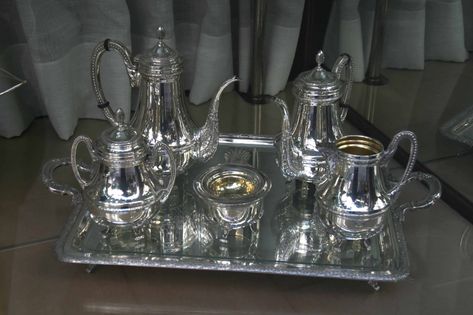 Cleaning Tarnished Silver, Silver Tea Service, Tea Sets Modern, Copper Cleaner, Silver Plated Tea Set, Silver Tea Set, How To Clean Silver, Clean Sterling Silver, Clean Plates