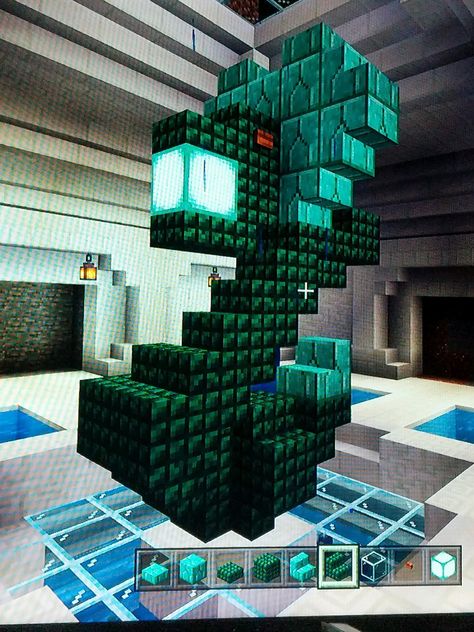 Minecraft statue small snake Minecraft Dragon Head Statue, Minecraft Small Statue Ideas, Minecraft Small Statue, Snake Statue, Mind Craft, Minecraft Statues, Small Snake, Small Snakes, Minecraft Tips