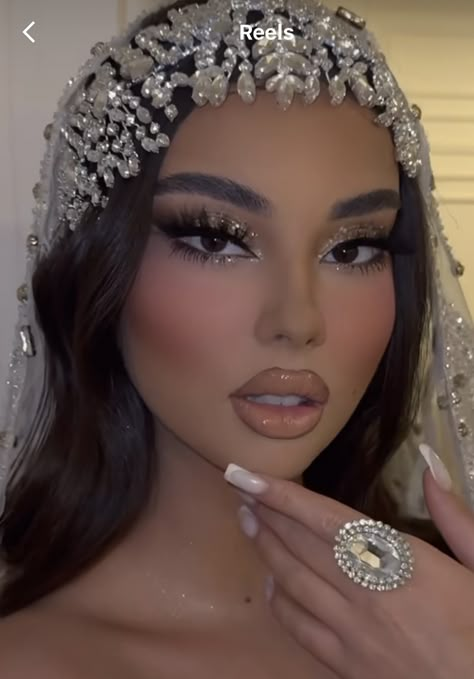 Trendy Makeup Looks, Quince Makeup, Glam Bride Makeup, Quinceanera Makeup, Makeup Stand, Silver Makeup, Wedding Makeup Tutorial, Sparkly Makeup, Wedding Eye Makeup