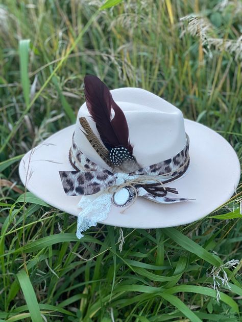 🌸Ladies felt flat brim cowgirl hat.   Handmade.  feathers and charms.  Ribbon & lace.  Adjustable size. Cowgirl Hat Inspo Diy, Custom Flat Brim Hat, Custom Cowgirl Hats, Felt Cowgirl Hat, Decorated Hats, Womens Western Hats, Burned Hats, Hat Burning, Custom Cowboy Hats