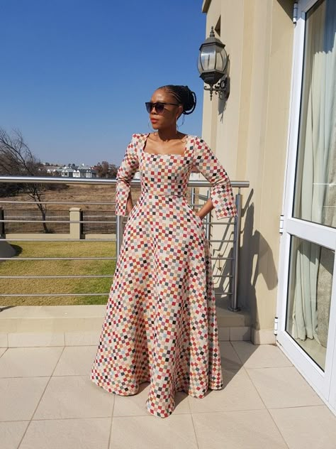 Ankara Evening Dresses, Mode Prints, African Attire Dresses, Shweshwe Dresses, Long African Dresses, Dresses Fancy, African Dresses Modern, Short Dress Styles, Afrikaanse Mode