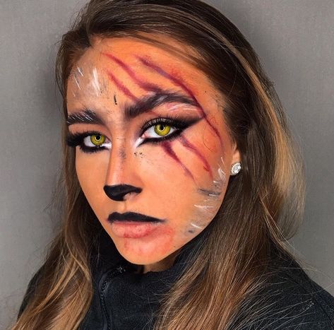 Glam Wolf Makeup, Werewolf Eye Makeup, Wolf Make Up Women Halloween, Werewolf Scratch Makeup, Halloween Makeup Warewolf, Cute Werewolf Makeup, Scary Bear Makeup, Cat Scratch Makeup, Wearwolf Makeup Woman Halloween