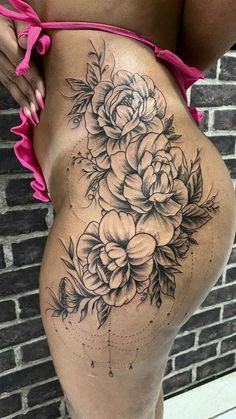 #girltattoos #floraltattoo #bodyart #inkmaster #hiptattoo #upperthightattoo #flowers #art #cooltattoos #tattoosforgirls #inkaddiction #inklover #girltattoos #floraltattoo #bodyart #inkmaster #hiptattoo #upperthightattoo #flowers #art #cooltattoos #tattoosforgirls #inkaddiction #inklover #ornamentaltattoo #mandalatattoo Side Hip Tattoos Unique, Bum Tattoo Women, Tattoo Bein Frau, Side Hip Tattoos, Girl Thigh Tattoos, Bum Tattoo, Hip Thigh Tattoos, Full Leg Tattoos, Hip Tattoos Women