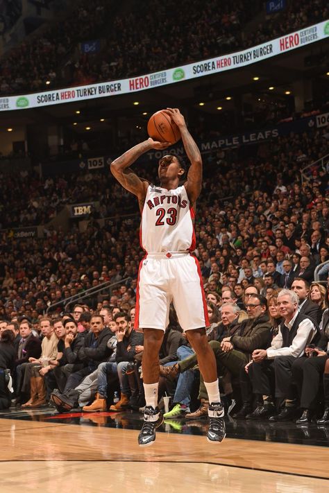 Lou Williams (27 pts, 8-16 FG) and @Raptors hold on to defeat @WashWizards 95-93. Wall finished with 21-8-4 for WAS. Lou Williams, Basketball Photos, Washington Wizards, February 11, Toronto Raptors, Maple Leafs, Nba Basketball, Basketball Court, Nba