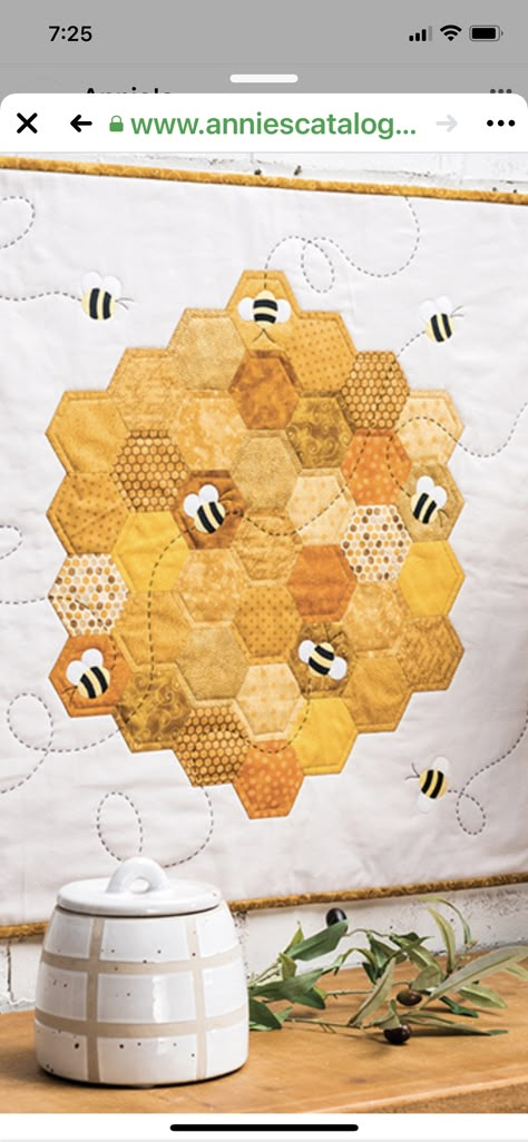 Beehive Quilt Block, Aesthetic Quilt Ideas, Bee Hive Quilt Pattern, Bee Themed Quilts, Bumble Bee Quilt, Beehive Quilt, Honey Bee Quilt, Skills Aesthetic, Baby Quilts Easy