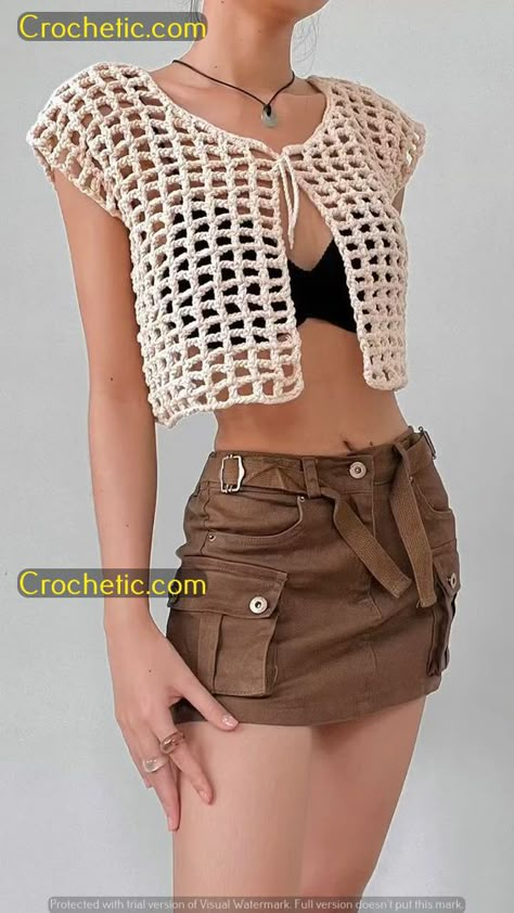 "100 Crochet Inspirations: Easy Ideas for Crafty Minds!" Crochet Top Outfit, Crop Top Pattern, Mode Crochet, Crochet Summer Tops, Crochet Stitches For Beginners, Crochet Fashion Patterns, Crochet Crop, Crochet Tank, Crochet Shirt