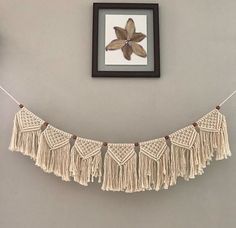 Macrame Bunting Tutorial, Diy Macrame Garland, Macrame Banner Diy, Macrame Garland Tutorial, Macrame Bunting Diy, Macrame Garland Diy, Macrame Bunting, Macrame Toran, Macrame Banner