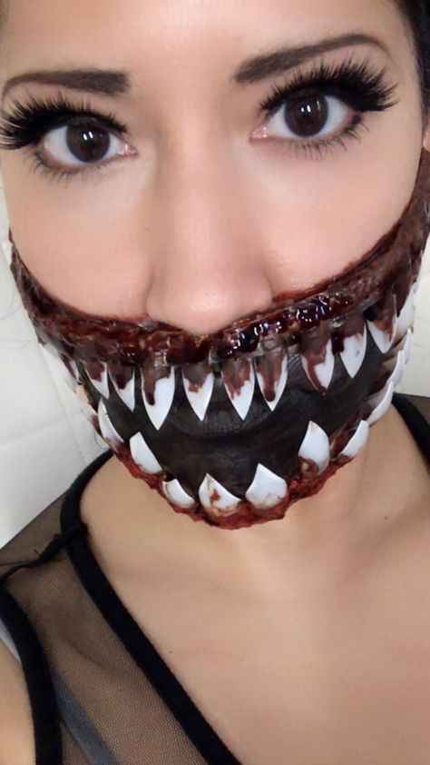 Monster Face Paint, Mouth Makeup, Paint Transformation, Monster Face Painting, Makeup Paint, Monster Mouth, Scary Monster, Monster Face, Scary Monsters