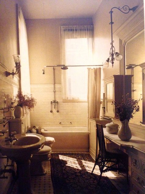 Victorian Bathrooms : A History Lesson – Vivacious Victorian Victorian Bathroom Vintage, Grunge Bathroom, Victorian Bathrooms, Victorian Bath, Bathrooms Design, Old Bathroom, Victorian Bathroom, Aesthetic Bathroom, Vintage Bathrooms