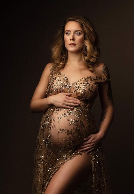 Rhinestone Maternity Dress, Glam Maternity Shoot, Sequin Maternity Dress, Aura Light, Maternity Photography Dress, Studio Maternity Shoot, Maternity Picture Outfits, Pregnant Photos, Maternity Photoshoot Ideas