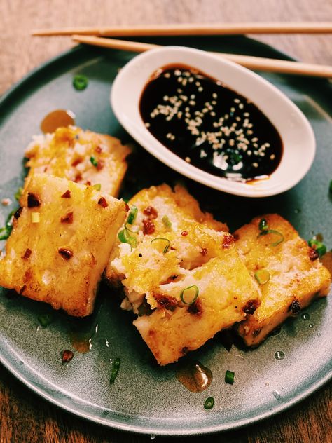 Easy Turnip Cake (Dimsum Style!) - Tiffy Cooks Turnip Cake Recipe, Tiffy Cooks, Turnip Cake, Vegetarian Oyster Sauce, Creamy Crab, Steamed Cake, Korean Fried Chicken, Spicy Honey, One Pot Chicken