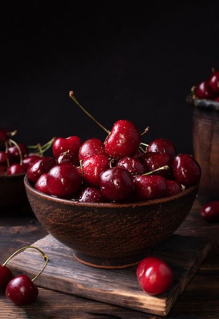 Food Photography Fruit, Cherry Bowl, Dark Food Photography, Cherry Season, Background Summer, Fruits Drawing, Mystery Dinner, Cooking Dishes, Fall Fruits