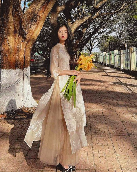 12455336466491933 Ao Dai Modern Fashion, Aesthetic Ao Dai, Vietnamese Ao Dai Modern, Ao Dai Graduation, Ao Dai Aesthetic, Vietnam Traditional Dress, Traditional Vietnamese Clothing, Modern Ao Dai, Kondangan Outfit