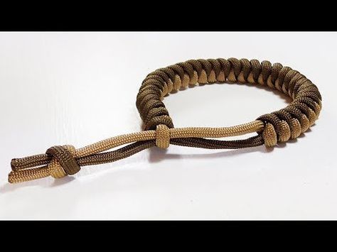 Paracord Tutorial: Two Color Snake Knot Bracelet With Mad Max Closure - YouTube Snake Paracord, Snake Knot Bracelet, Snake Knot Paracord, 550 Cord Bracelets, River Bar, Round Braid, Paracord Survival Bracelet, Paracord Bracelet Tutorial, Snake Knot