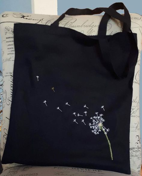 Tote Bag Diy Pattern, Hand Bags Ideas, Tote Bag Embroidery, Diy Tote Bag Design, Embroidery Hoop Art Diy, Bags For Ladies, Bag Embroidery, Simple Hand Embroidery Patterns, Creative Bag