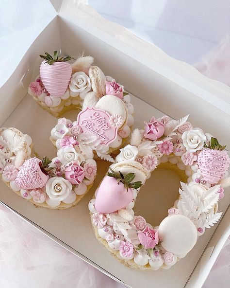 Girly 30th Birthday Cake, Girly Number Cake, 30 Cupcake Cake Number, Numbers Cakes Ideas, 40 Cake Ideas, 40tg Birthday Ideas For Women, 30 Number Cake, Cupcake For Birthday, 33 Cake