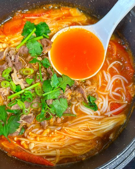 Pork Noodle Soup, Tomato Beef, Rice Noodle Soup, Noodle Soups, Rice Noodle Soups, Beef Rice, Tomato Rice, Beef Noodle Soup, Rice Noodle