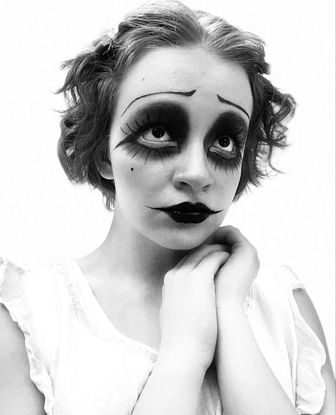 Cute Clown Makeup, Mime Makeup, Circus Outfits, Expressions Photography, Black And White Face, Drag Makeup, Horror Makeup, Goth Makeup, Clown Makeup