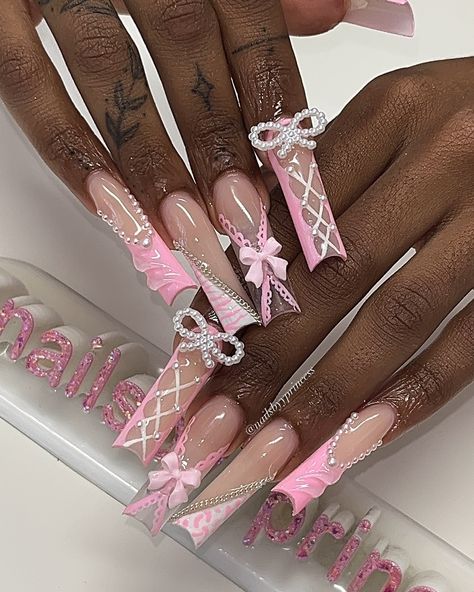 🎀 very cutesy, very demure🎀 #explorepage #explorepage✨ #explorepageًًً #ᴇxᴘʟᴏʀᴇᴘᴀɢᴇ #nailsofinstagram #nailsofig #nailsofinsta #nailsonpoint #losangelesnails #losangelesnailtech #nails #nailtech #pinknails #pinknails💕 #y2k Pink Lace Nails, Pink Xl Nails, Pretty Pink Nails, Fye Nails, Long Square Nails, Nails Inspired, Square Nail Designs, Lace Nails, Drip Nails