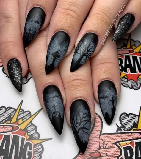 Horror Themed Nails, Erika Nails, Black Halloween Nail Designs, Scary Nails, Black Halloween Nails, Horror Nails, Holloween Nails, Spooky Nails, Halloween Acrylic