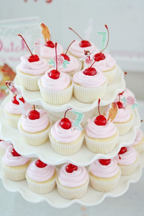 Top Baby Shower Themes, Lola Dutch, Sweet Baby Shower Ideas, Baby Shower Deco, Cherry Baby, Baby Shower Desserts, Cherry Cake, Sweet 16 Parties, Iced Cookies