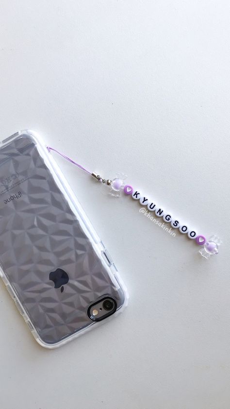 Kyungsoo EXO DIY Phone Strap #Kyungsoo #KyungsooEXO #DOEXO #diy #phonestrap #diyphonestrap #phonecharm #diyphonecharm #cellphonestrap Simple Phone Straps Beads, Phone Beads Strap Tutorial, Simple Phone Strap, Simple Phone Charm Ideas, Exo Crafts, Manik Manik Kreasi, Gantungan Hp Manik-manik, Diy Phone Strap, Me Happy Birthday