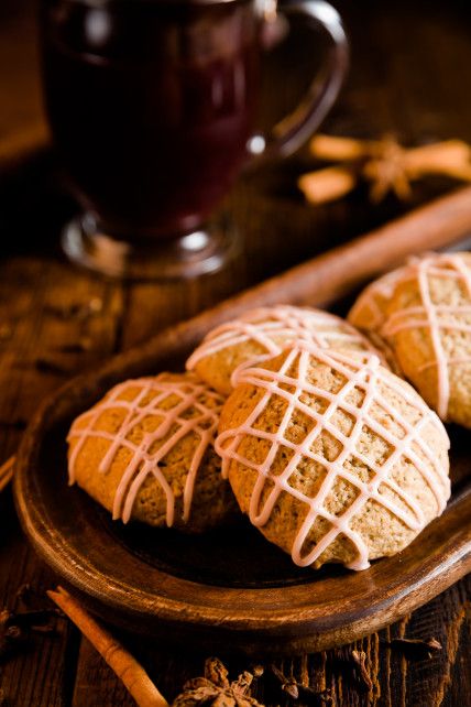 Mulled wine cookies are large, soft spice cookies with mulled wine poured right into the batter.... Cupcake Project, Wine Cookies, Cookies Cupcake, Wine Flavors, Favorite Cookie Recipe, Winter Desserts, Cookie Time, Spice Cookies, Mulled Wine