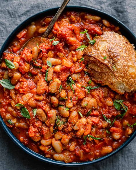 Livornese Stewed Beans - Rainbow Plant Life Stewed Beans, Rainbow Plant Life, Italian Diet, Italian Comfort Food, Bean Stew, Veg Recipes, Bean Recipes, Vegan Dinners, A Bowl