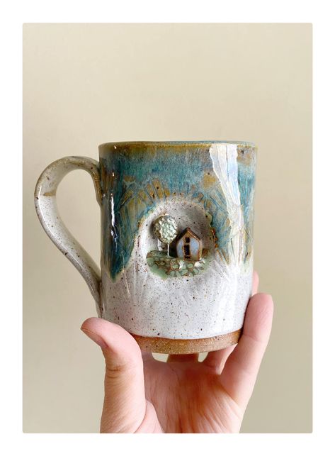 Cute Mug Ideas, Ceramics Pottery Mugs, Pottery Lessons, Cow Mug, Pottery Houses, Pottery Supplies, Pottery Glaze, Mug Ideas, Ceramic Artwork