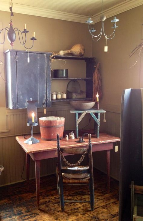 . Primitive Dinning Room, Colonial Table, Tavern Room, Colonial Dining Room, Primitive Home Decorating, Reclaimed Decor, Primitive Dining Room, Early American Decor, Colonial Home Decor