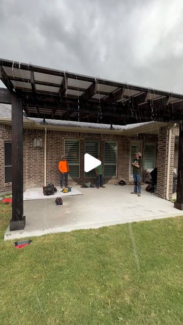 Cover Your Pergola on Instagram: "It’s RAINING! GOOD THING we covered the pergola on this build yesterday so we stayed out of the rain. We DO HAVE TO MOVE THAT GUTTER - but man, talk about a fun pergola / patio cover project.   SkyPoly = architectural grade polycarbonate roofing panels engineered for pergolas and patio covers.   Let through TONS Of light. Block 100% UV Rays. Drop temps and STAY DRY BABY!!   10 year warranty, UV Coated, Hail Resistant, 50 PSF Load rating, and 139 MPH WIND RATING   We ship SkyPoly all over the USA. We install where we have locations !   DM us for a QUOTE!   #pergola #patiocover #pergoladesign #outdoorlivingspace #backyarddesign #skypoly #polycarbonateroof" Pergola With Plexiglass Roof, Outdoor Ceiling Ideas, Patio Enclosure Ideas On A Budget, Polycarbonate Roof Design, Outdoor Pergola Ideas, Patio Pergola Ideas, Polycarbonate Roof Panels, Polycarbonate Roof, Backyard Covered Patios