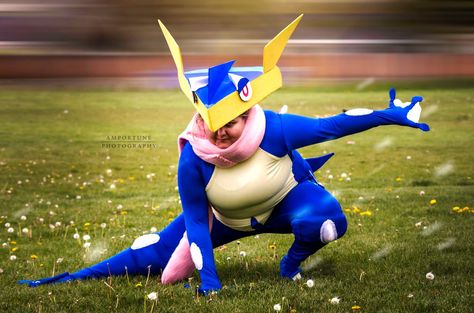 Pokemon Greninja Cosplay Greninja Costume Diy, Greninja Costume, Greninja Pokemon, Lucario Costume Diy, Greninja And Lucario, Pokemon Greninja, Pokemon Costumes, Halloween 2017, Halloween 2018