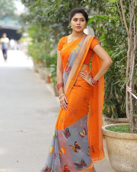 Saree Women, Blouse Back, Indian Saree Blouses Designs, Indian Fashion Saree, Indian Photoshoot, Saree Photoshoot, Saree Models, Beautiful Saree, Indian Beauty Saree